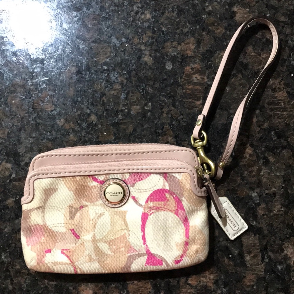 Coach Wristlet in rosy pink color